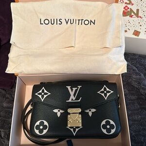 New Louis Vuitton Métis East West, only wore once, zero wear and tear.